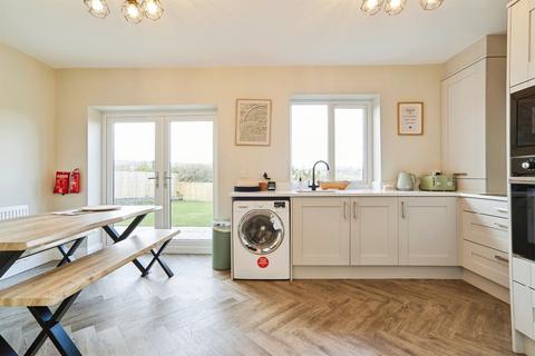 3 bedroom end of terrace house for sale, Mytholmes Lane, Keighley BD22