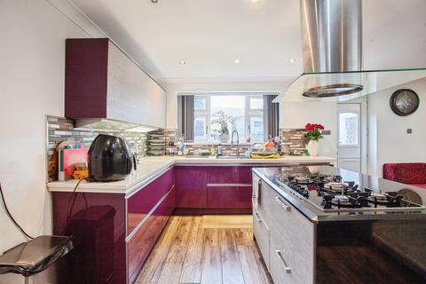 4 bedroom semi-detached house for sale, Weetwood Road, Spinneyfield, Rotherham