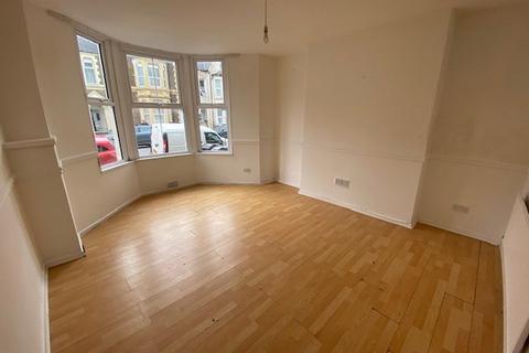 2 bedroom flat to rent, Claude Road, Roath, Cardiff