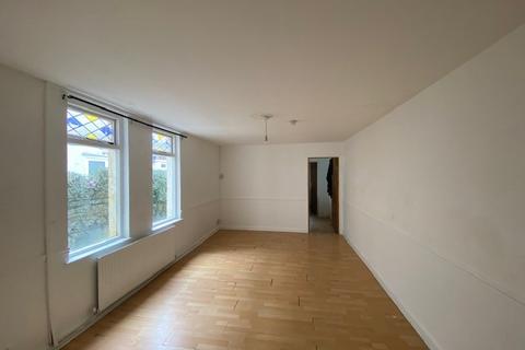 2 bedroom flat to rent, Claude Road, Roath, Cardiff