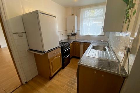 2 bedroom flat to rent, Claude Road, Roath, Cardiff