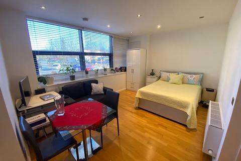 Studio to rent, Bovis House, Harrow HA2 0EG