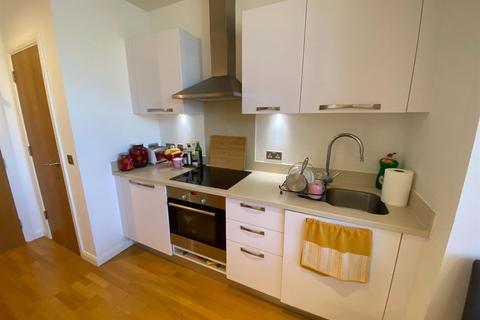 Studio to rent, Bovis House, Harrow HA2 0EG