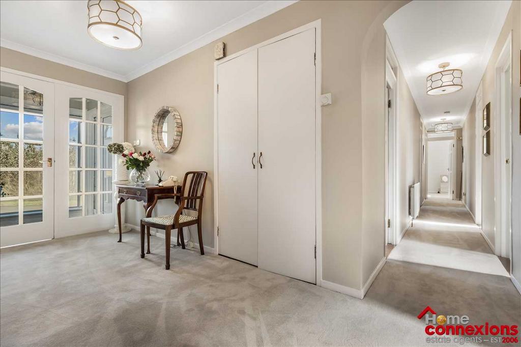 Entrance Hallway (2)