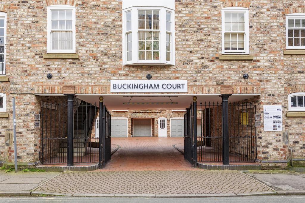 10 Buckingham Court 24.jpg