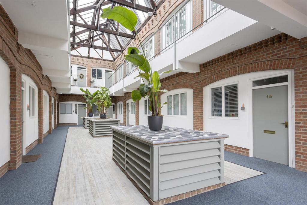 10 Buckingham Court 13.jpg