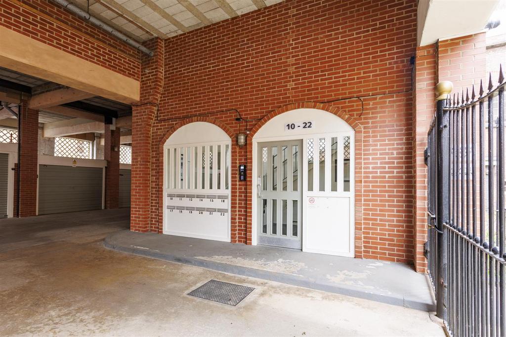 10 Buckingham Court 16.jpg