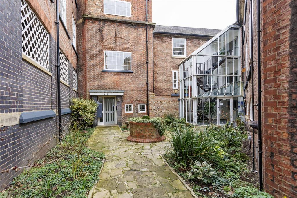 10 Buckingham Court 18.jpg