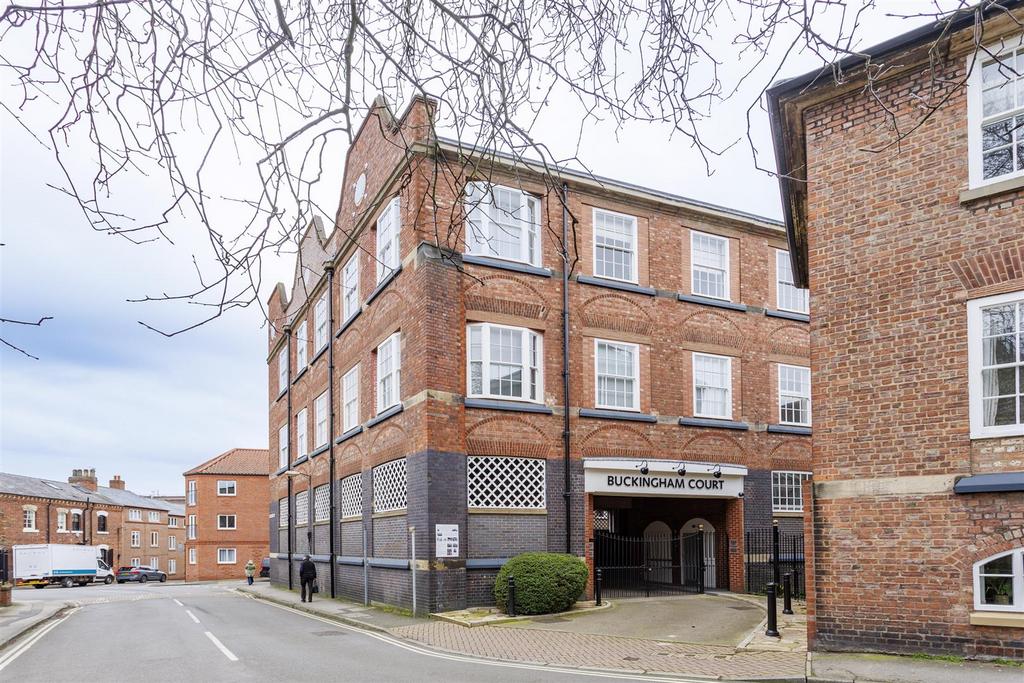 10 Buckingham Court 22.jpg