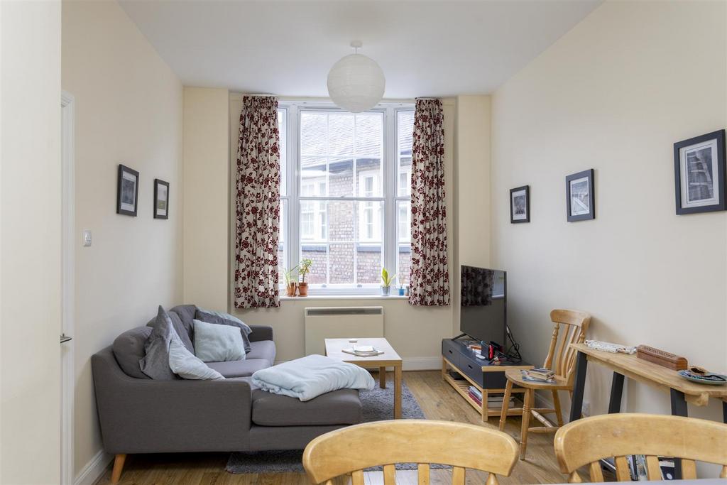 10 Buckingham Court 10.jpg