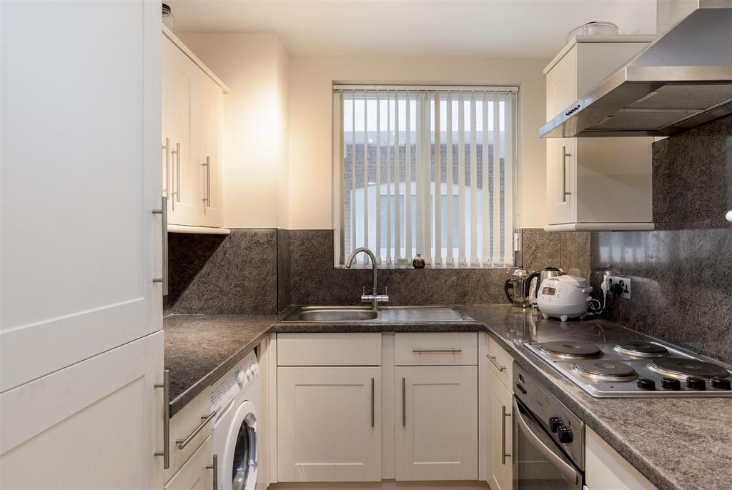 10 Buckingham Court 4.jpg
