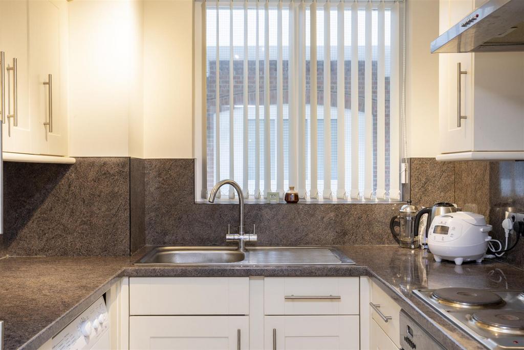 10 Buckingham Court 5.jpg