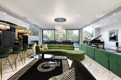 undefined, Waggon Road Barnet EN4
