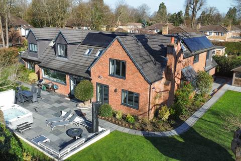 5 bedroom detached house for sale, Walton Drive, Ascot
