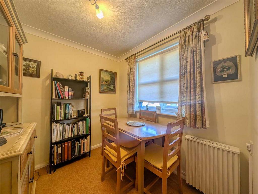 Bedroom 2 / Dining