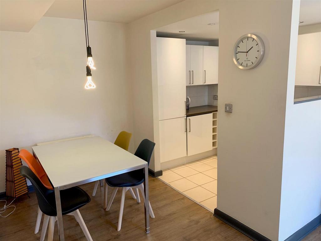 Dining/Kitchen
