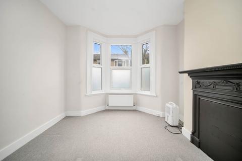 2 bedroom flat for sale, Twickenham Road, London,E11