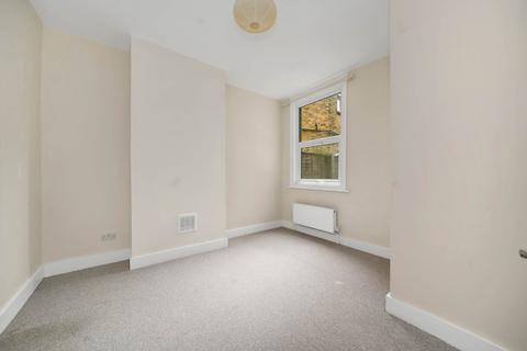 2 bedroom flat for sale, Twickenham Road, London,E11
