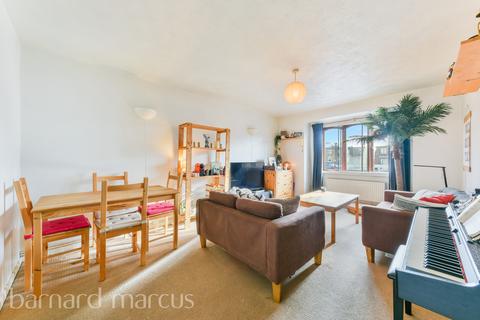 2 bedroom flat to rent, Clapham Road, London