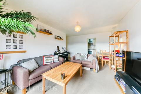 2 bedroom flat to rent, Clapham Road, London