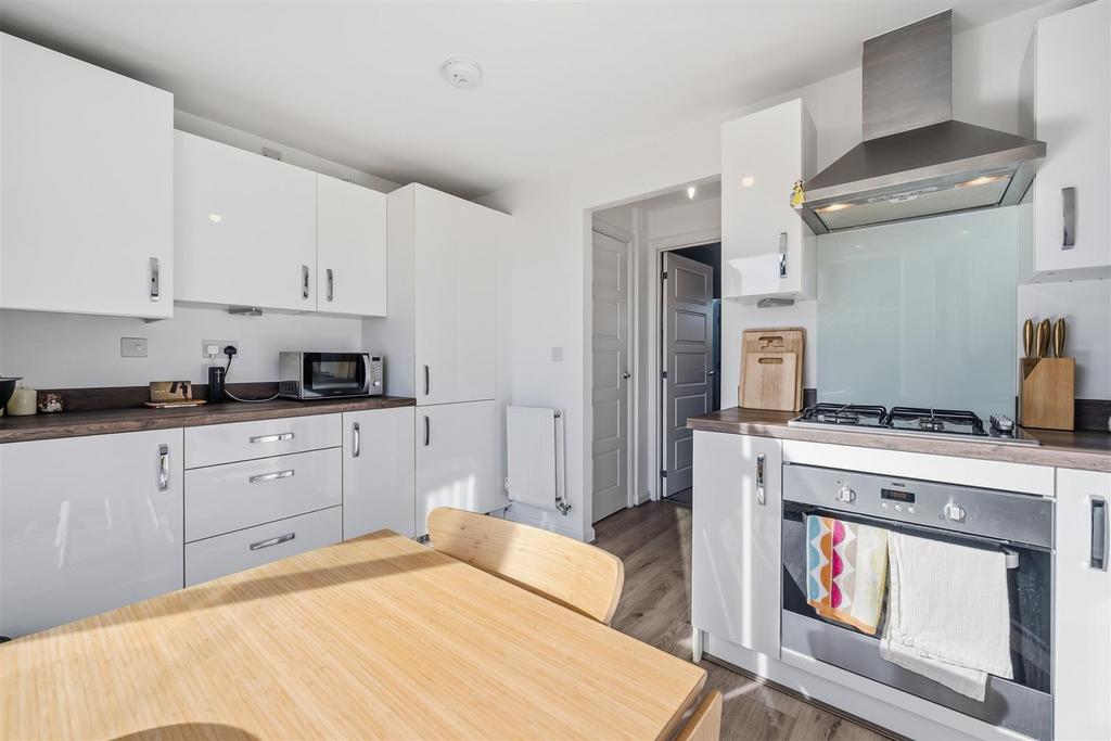 Kitchen towards Lounge.jpg