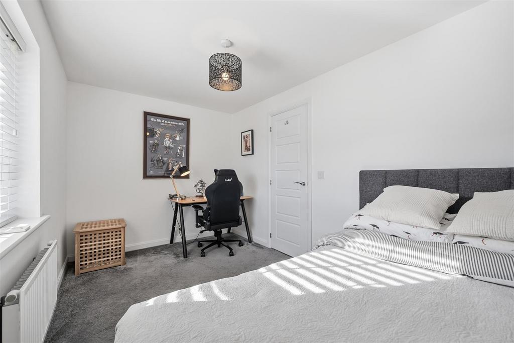Bedroom One - desk.jpg