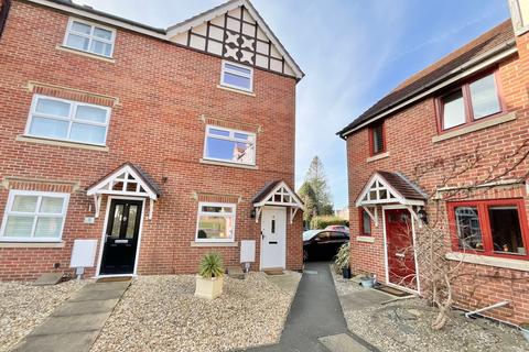 3 bedroom end of terrace house for sale, Wickstead Close, Nantwich, CW5
