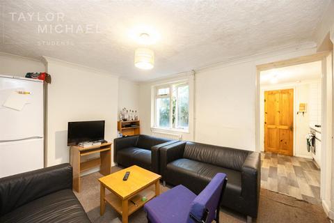 6 bedroom terraced house to rent, Viaduct Road, Brighton