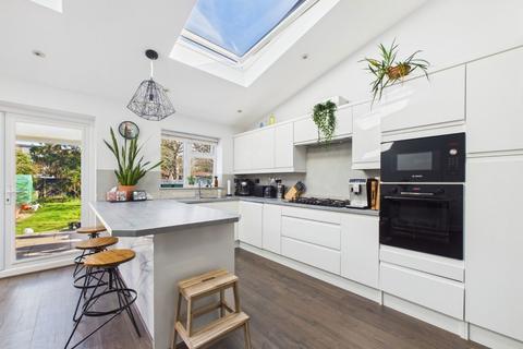 undefined, Rosslyn Crescent, Luton LU3