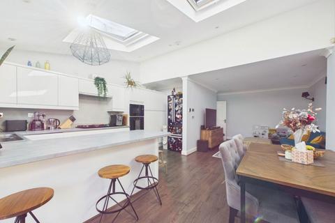 undefined, Rosslyn Crescent, Luton LU3
