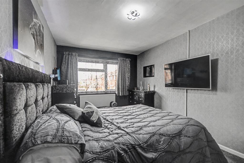 Bedroom 1 1.jpeg