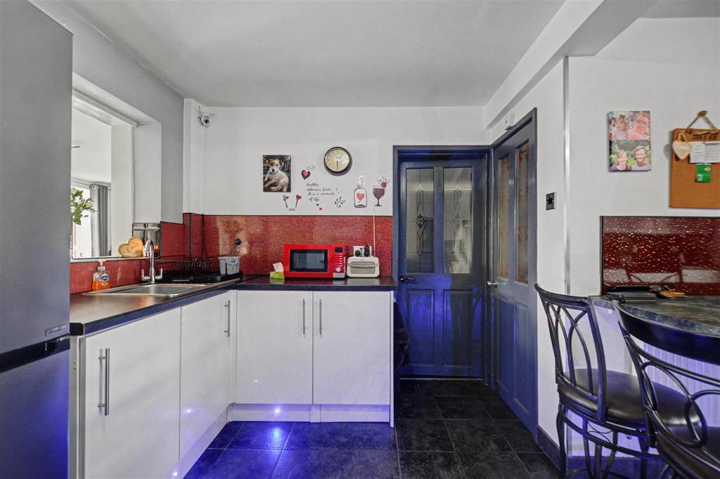Kitchen 4.jpeg