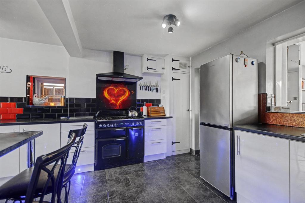 Kitchen 5.jpeg