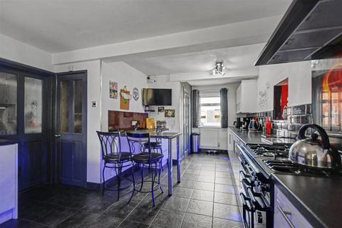 3 bedroom end of terrace house for sale, Crawford Avenue, Stapleford, Nottingham