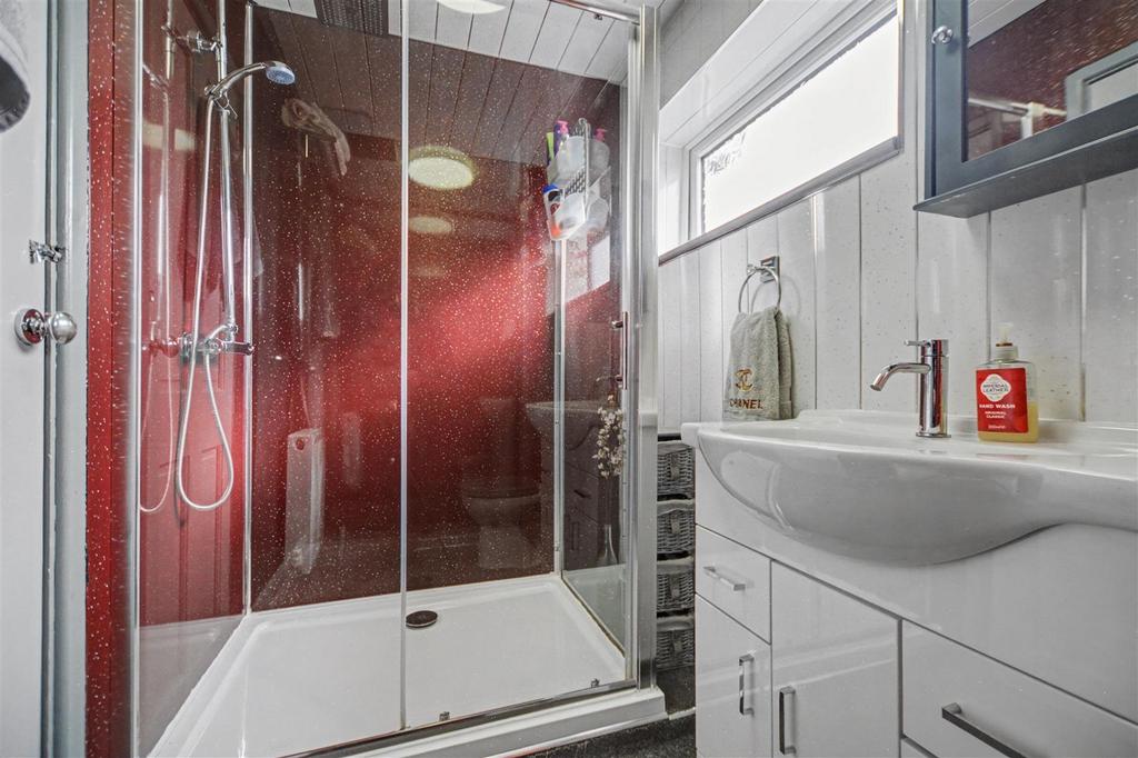 Shower Room 2.jpeg