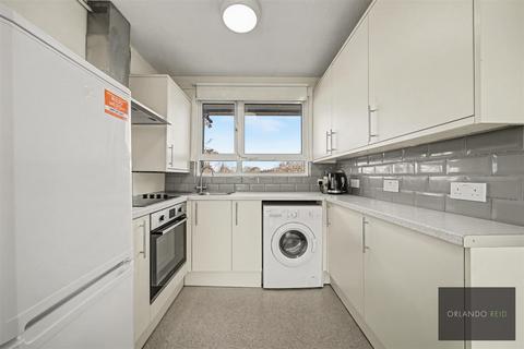 3 bedroom apartment for sale, Heather Close, London