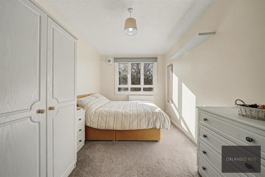 Flat 30, 6 Sharp House SW8 3 BT-5.jpg