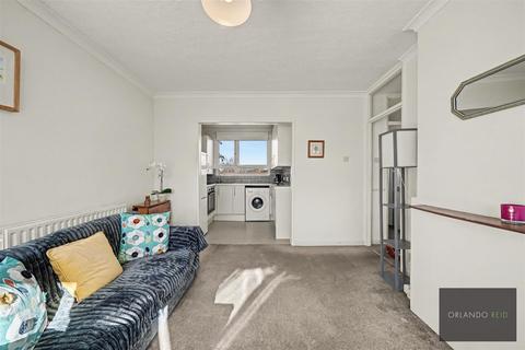 3 bedroom apartment for sale, Heather Close, Clapham