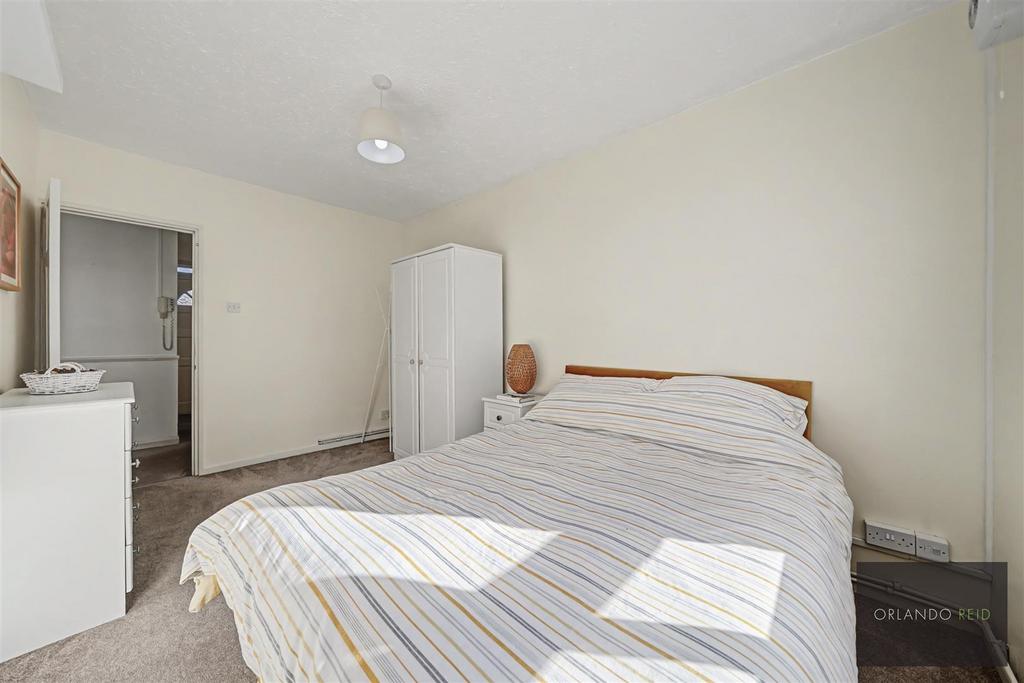 Flat 30, 6 Sharp House SW8 3 BT-6.jpg