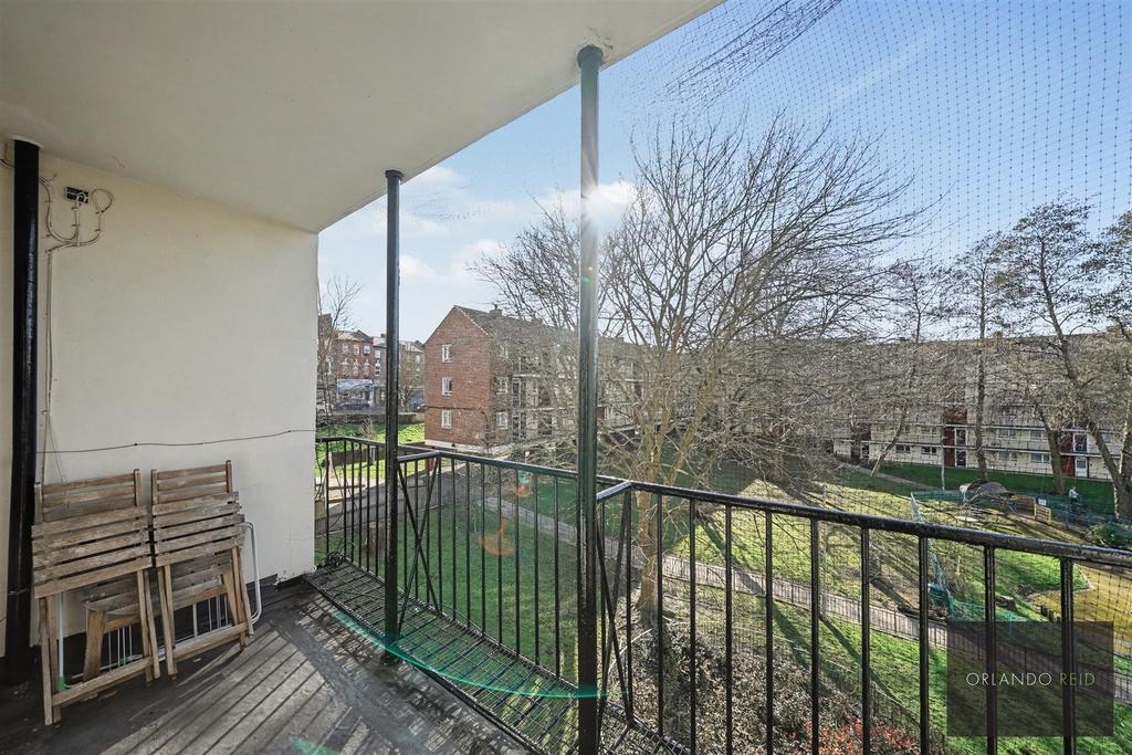 Flat 30, 6 Sharp House SW8 3 BT-12.jpg
