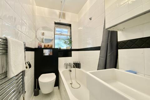 2 bedroom maisonette for sale, Barnard Gardens, Hayes