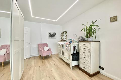 2 bedroom maisonette for sale, Barnard Gardens, Hayes