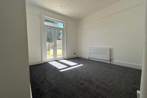 2 bedroom flat for sale, Brownhill Road, Catford, London, SE6