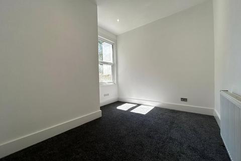 2 bedroom flat for sale, Brownhill Road, Catford, London, SE6