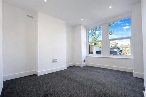 2 bedroom flat for sale, Brownhill Road, Catford, London, SE6