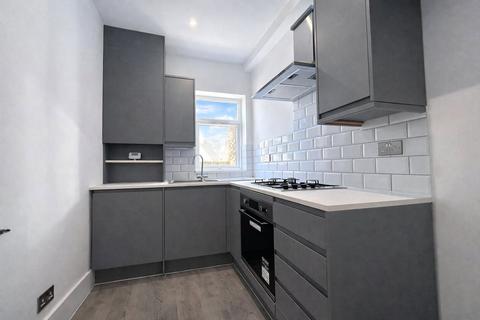 2 bedroom flat for sale, Brownhill Road, Catford, London, SE6