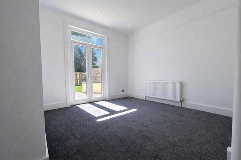 2 bedroom flat for sale, Brownhill Road, Catford, London, SE6