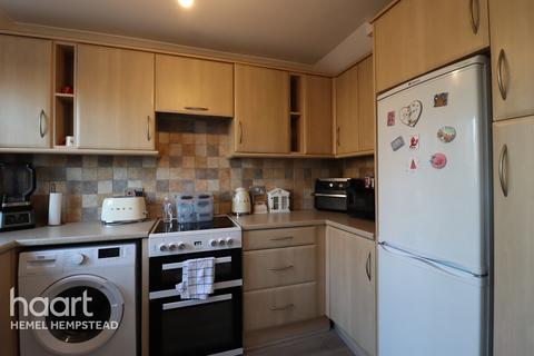 3 bedroom terraced house to rent, Oak Green, Abbots Langley
