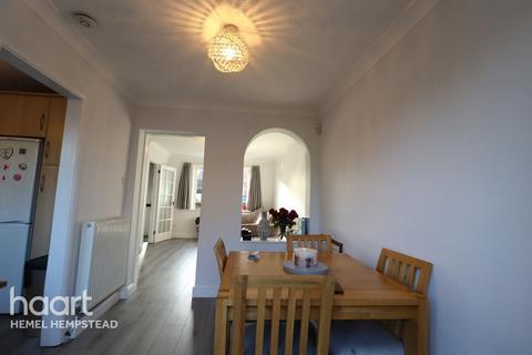 3 bedroom terraced house to rent, Oak Green, Abbots Langley