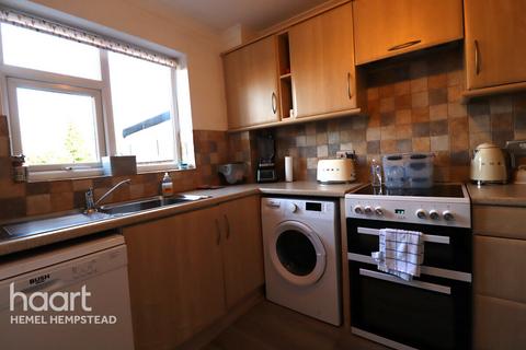 3 bedroom terraced house to rent, Oak Green, Abbots Langley